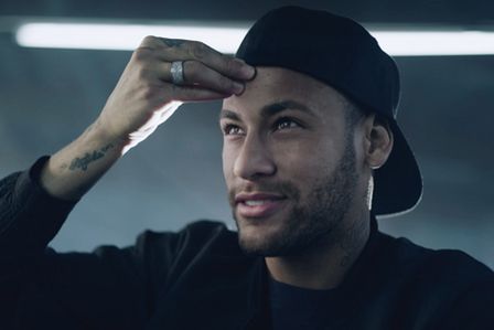 Neymar Jr. lernt Gebärdensprache