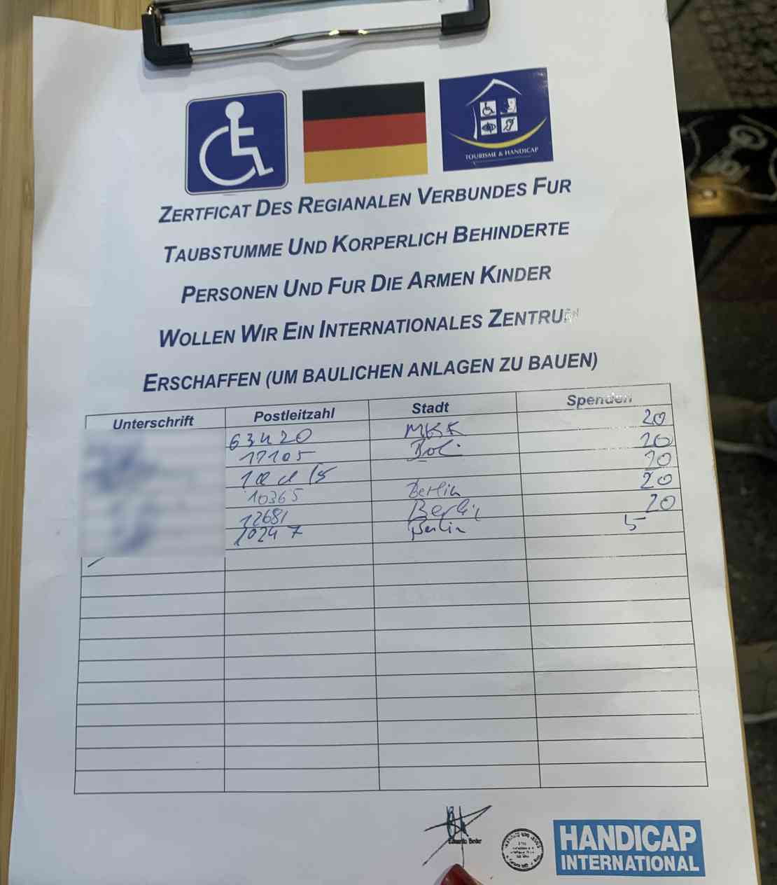 Bild einer Unterschriftenliste der falschen Spendensammler